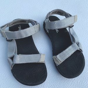 Girl’s Teva sandals